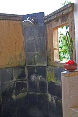 Outdoor shower Ubud Villa