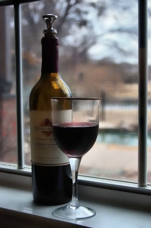 COLORED LIQUID - RED WINE