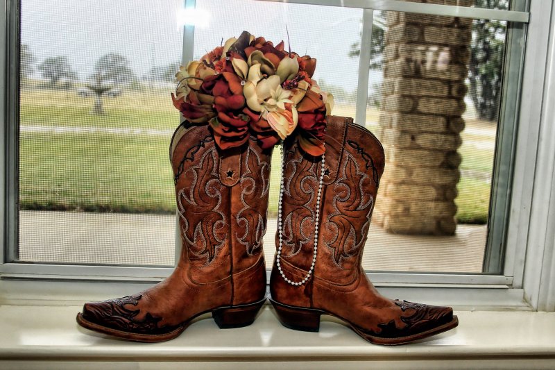FORM AND TEXTURES - BRIDAL BOOTS