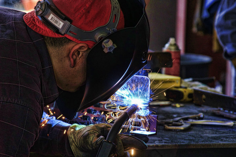 CLOSE UP WELDING