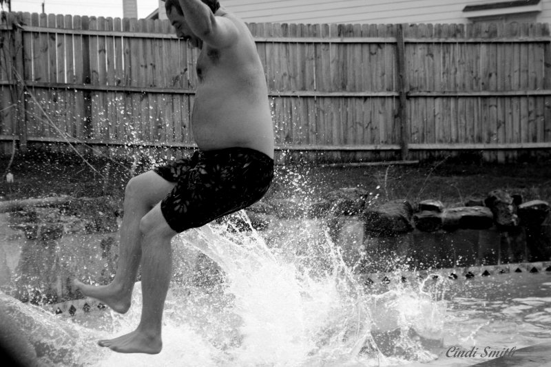 DANG, THIS WATERS COLD.....IM GETTING OUT!!!!!