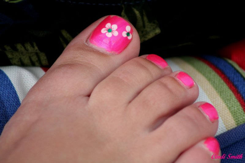 LISAS TOENAILS