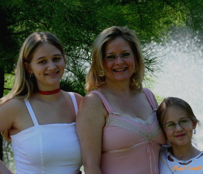 MOM AND HER TWO BEAUTIFUL DAUGHTERS