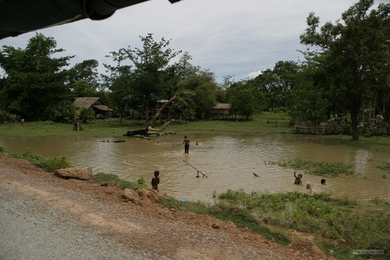 IMG_2937 Kids Swimming on side of the road on the way to Banteay Srei