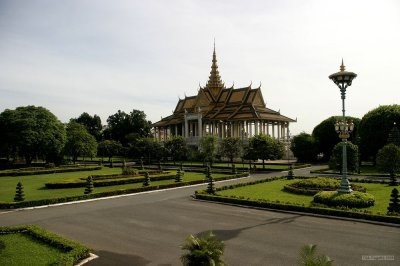 2033 Grounds of the Royal Palace