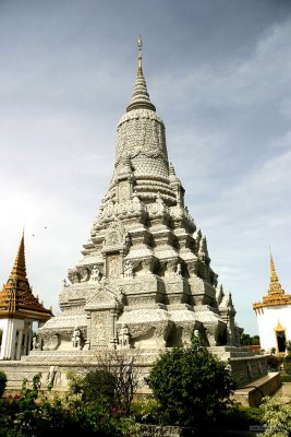 2043 Grounds of the Royal Palace