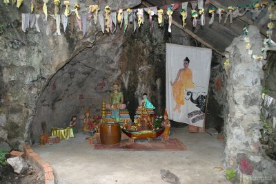 2089 Buddhist shrine at the Killing Caves