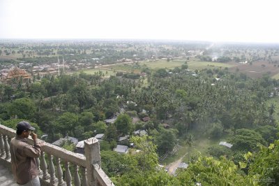 2130 View of the road and fields to Wat Phnom Sampeau