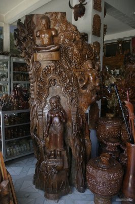 2285 Local wood carving