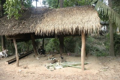 2318 Roadside hut to make Bamboo cake