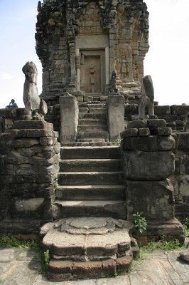IMG_3219  Bakong Note the single stone step with carved reliefs
