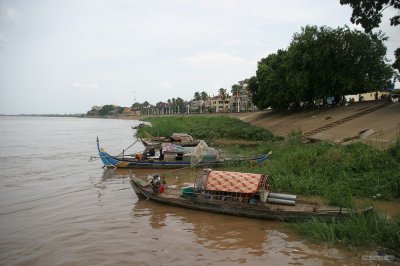 IMG_3885 River boat people on the Tonle Sap