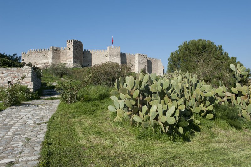 Selcuk Castle March 2011 3317.jpg