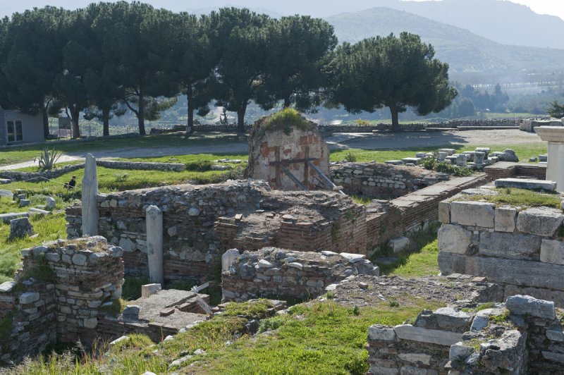 Selcuk Basilica of St John the Apostle March 2011 3284.jpg