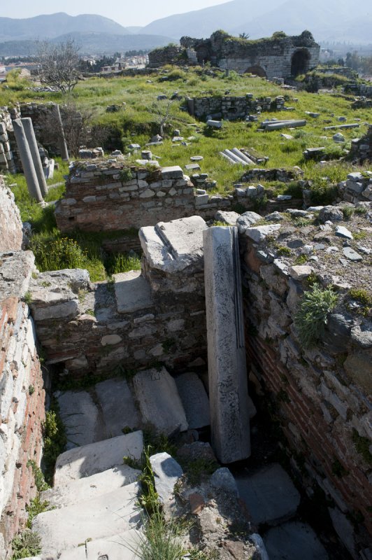 Selcuk Basilica of St John the Apostle March 2011 3288.jpg
