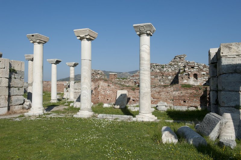Selcuk Basilica of St John the Apostle March 2011 3290.jpg