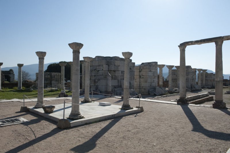 Selcuk Basilica of St John the Apostle March 2011 3313.jpg