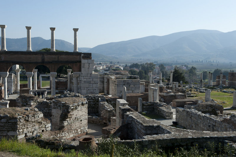 Selcuk Basilica of St John the Apostle March 2011 3379.jpg