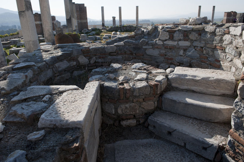Selcuk Basilica of St John the Apostle March 2011 3388.jpg