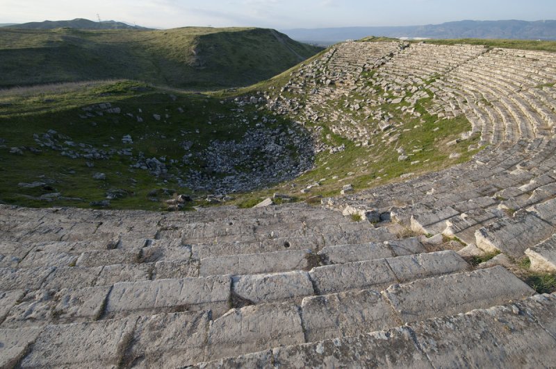 Laodikeia ad Lycum West Theatre 4781.jpg