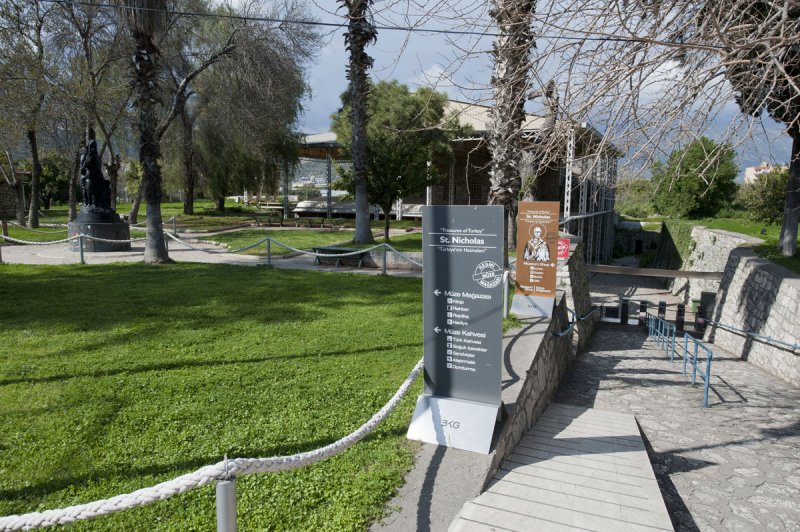 Myra Saint Nicolas church March 2011 5945.jpg