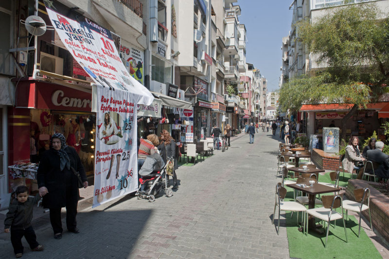 Izmir March 2011 6409.jpg