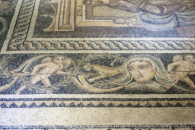Gaziantep Zeugma Museum December 2011 1985.jpg