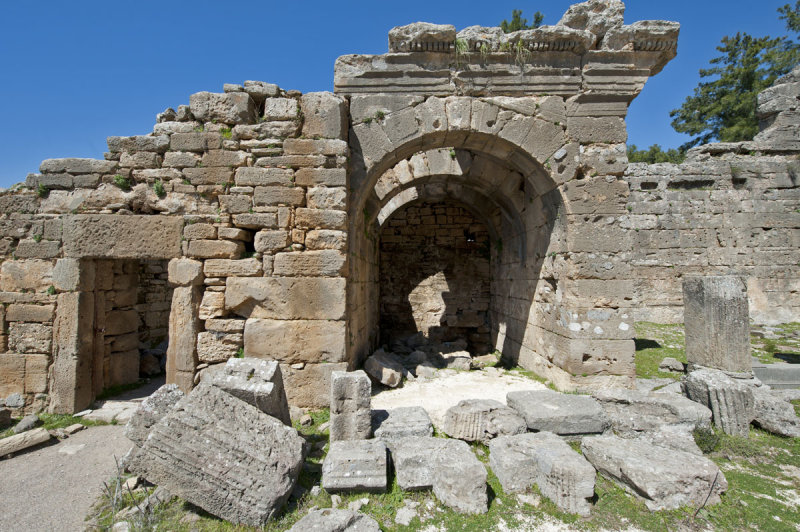 Lyrbe north agora gate and exedra 4428.jpg