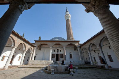Tire March Karakadi Mosque 2011 4123.jpg