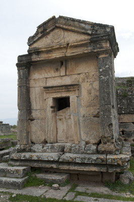 Hierapolis Tomb 18 5002.jpg