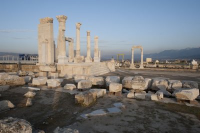 Laodikeia ad Lycum Temple A 4795.jpg