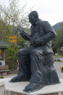 Fethiye Ramazan Güngör monument 5703.jpg