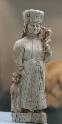 Antalya Museum Female statuette with children 2992.jpg