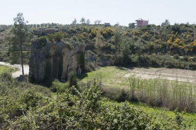 Lyrbe aqueduct 4502.jpg