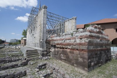 Temple of Augustus and Rome