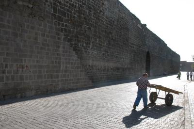 Diyarbakir wall 2629