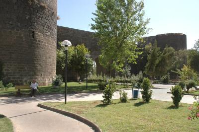 Diyarbakir wall 2535