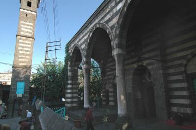 Diyarbakir at four footed minaret 2811