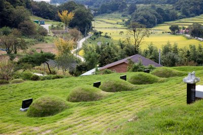 Tombs Geyryong Meyon