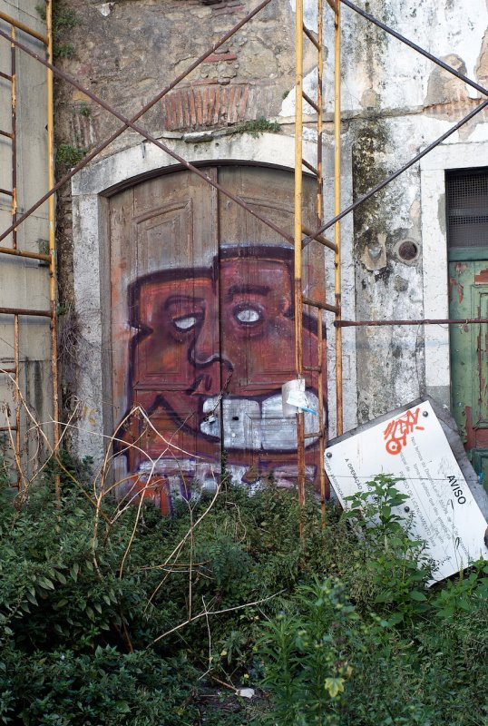 Alfama Graffiti 1