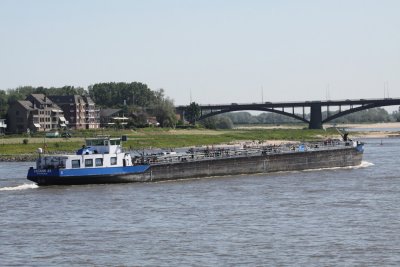 Eiltank 45 op De Waal