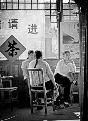 Tea Room Chat / Fenghuang, Hunan