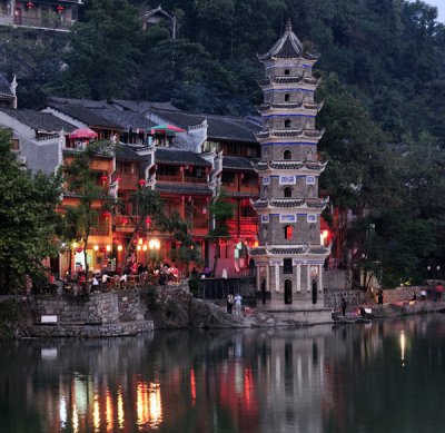 Fenghuang Pagoda just before all the night lights came on