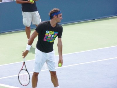 Roger Federer practicing