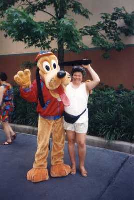 Disney's character Goofy and Maria 