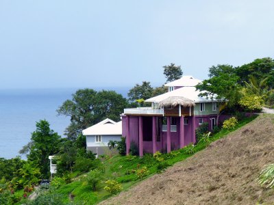 Many homes built on the side of the mountains