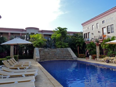 The pool at Las Sirenas