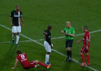 Twente heeft controle overgenomen. Frustratie en wanhoop PSV groeit en groeit...