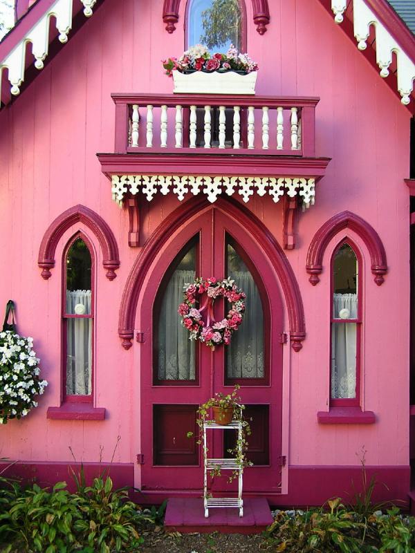 The famous Pink Gingerbread Cottage.JPG
