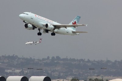 Ai Canada Airbus A319.  Dash 800 in the background.